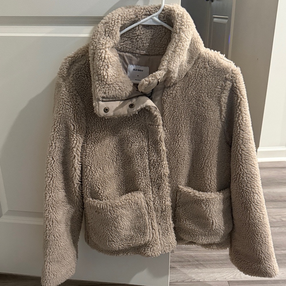 Old Navy Sherpa Jacket in Beige